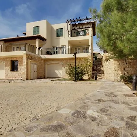 Villa Eirene וילה