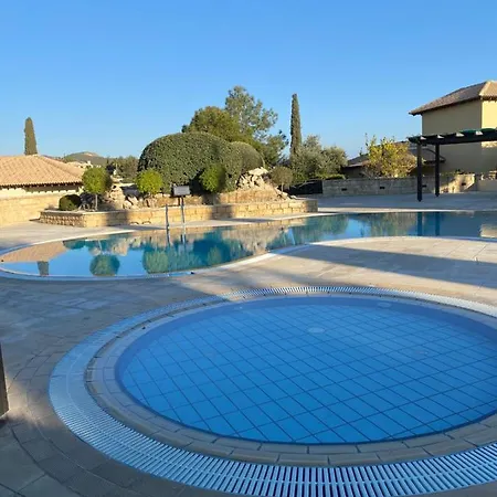 Villa Eirene וילה